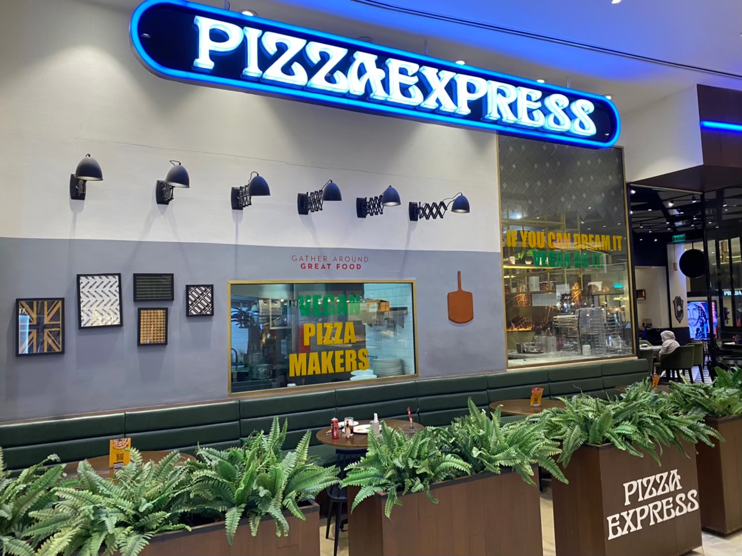 pizza express マニラ　ピザ　アップタウンモール